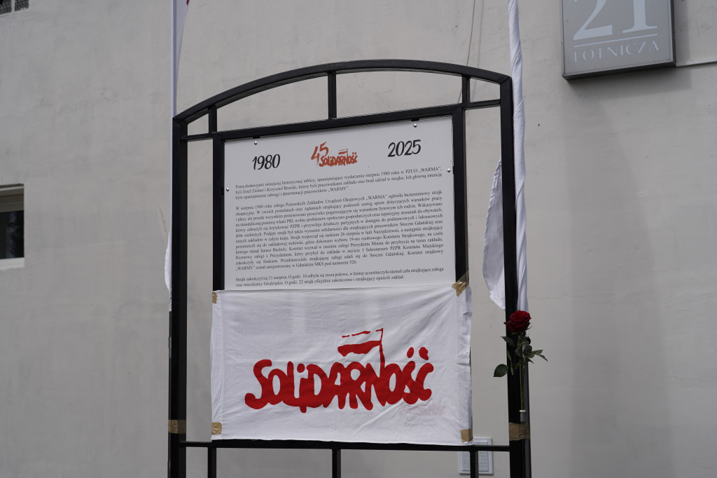 Hołd dla bohaterów Solidarności. W Grudziądzu odsłonięto tablicę w 45. rocznicę zrywu
