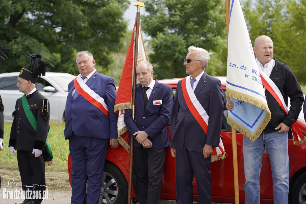 Hołd dla bohaterów Solidarności. W Grudziądzu odsłonięto tablicę w 45. rocznicę zrywu