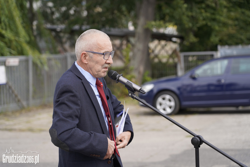 Hołd dla bohaterów Solidarności. W Grudziądzu odsłonięto tablicę w 45. rocznicę zrywu