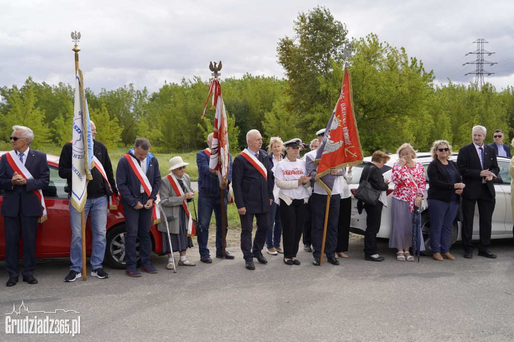 Hołd dla bohaterów Solidarności. W Grudziądzu odsłonięto tablicę w 45. rocznicę zrywu