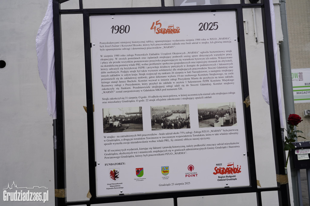 Hołd dla bohaterów Solidarności. W Grudziądzu odsłonięto tablicę w 45. rocznicę zrywu