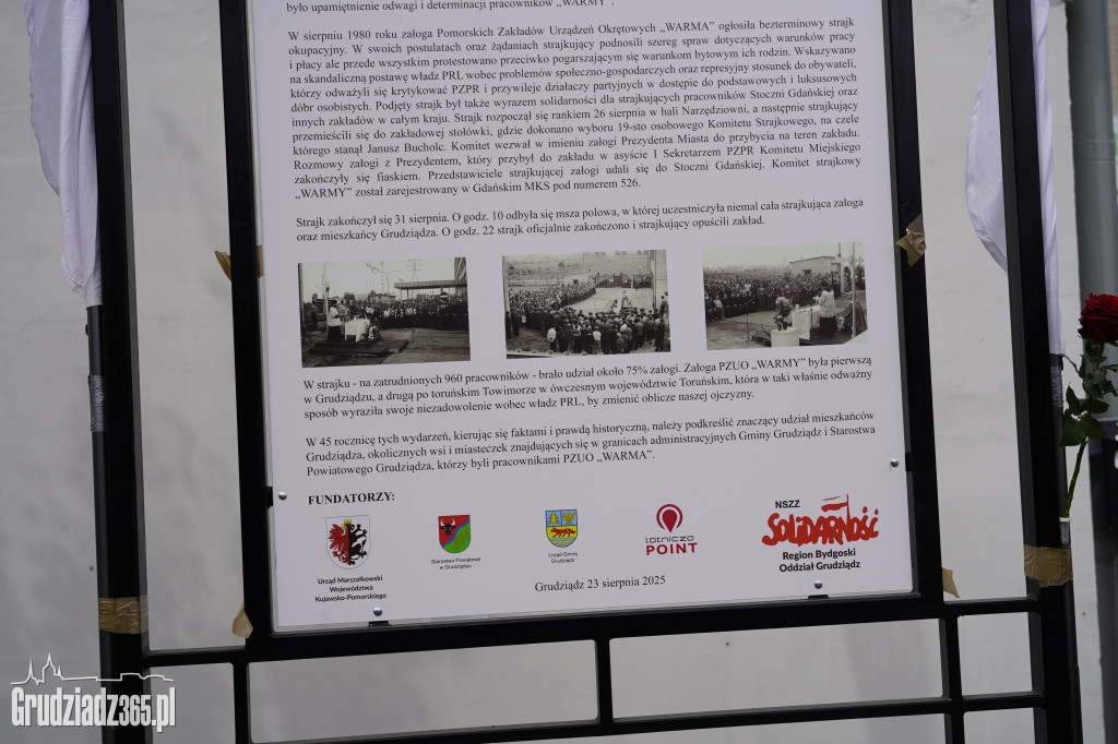 Hołd dla bohaterów Solidarności. W Grudziądzu odsłonięto tablicę w 45. rocznicę zrywu