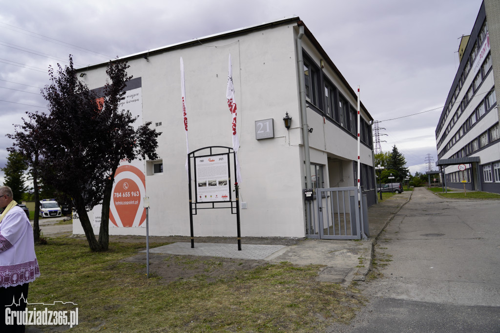 Hołd dla bohaterów Solidarności. W Grudziądzu odsłonięto tablicę w 45. rocznicę zrywu