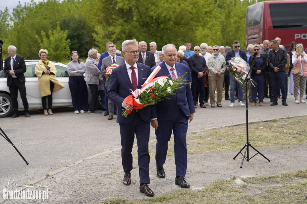 Hołd dla bohaterów Solidarności. W Grudziądzu odsłonięto tablicę w 45. rocznicę zrywu
