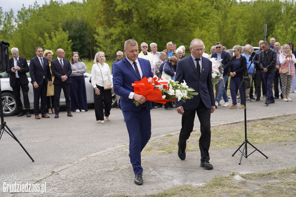 Hołd dla bohaterów Solidarności. W Grudziądzu odsłonięto tablicę w 45. rocznicę zrywu