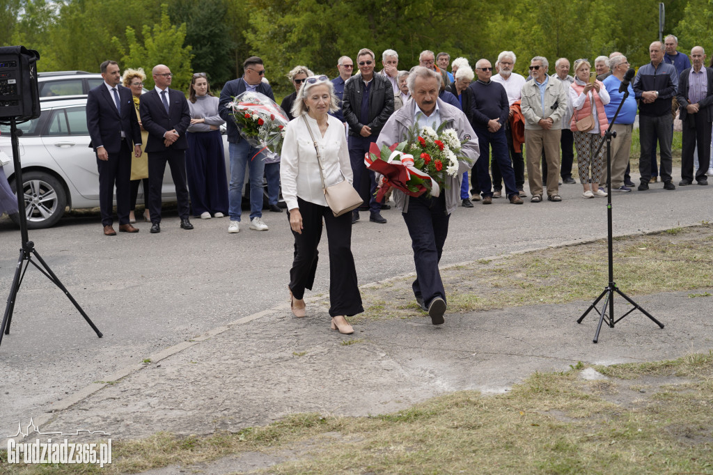 Hołd dla bohaterów Solidarności. W Grudziądzu odsłonięto tablicę w 45. rocznicę zrywu