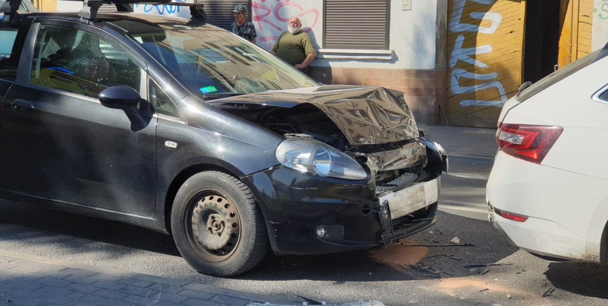 Karambol na Kalinkowej. Zderzenie trzech aut, jedna osoba trafiła do szpitala