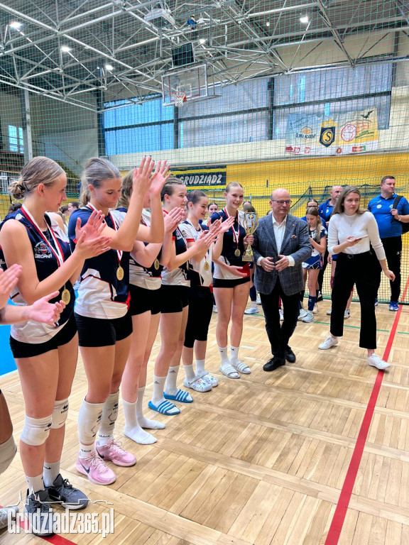 Drugi dzień Ogólnopolskiego Turnieju Piłki Siatkowej na KS Stal Grudziądz