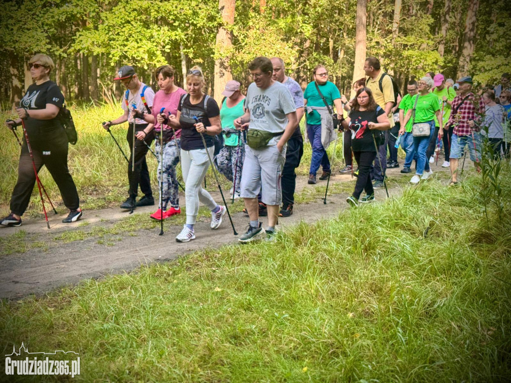 Integracyjny Marsz z Kijkami w Rudniku. Wspólny krok ku zdrowiu i integracji