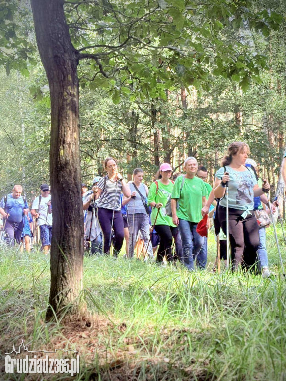 Integracyjny Marsz z Kijkami w Rudniku. Wspólny krok ku zdrowiu i integracji