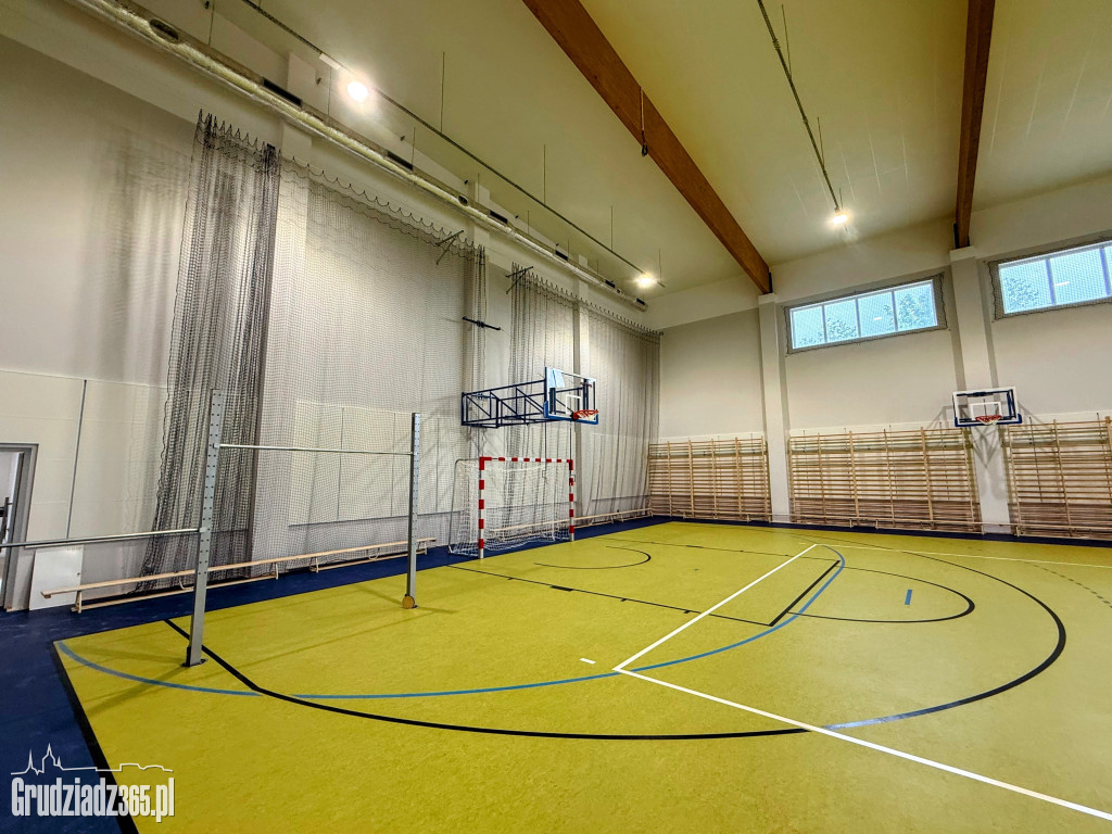 Koniec wieloletniego czekania! Uczniowie z Brzozowa wbiegną do nowej sali już 14 października