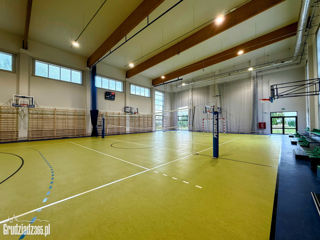 Koniec wieloletniego czekania! Uczniowie z Brzozowa wbiegną do nowej sali już 14 października