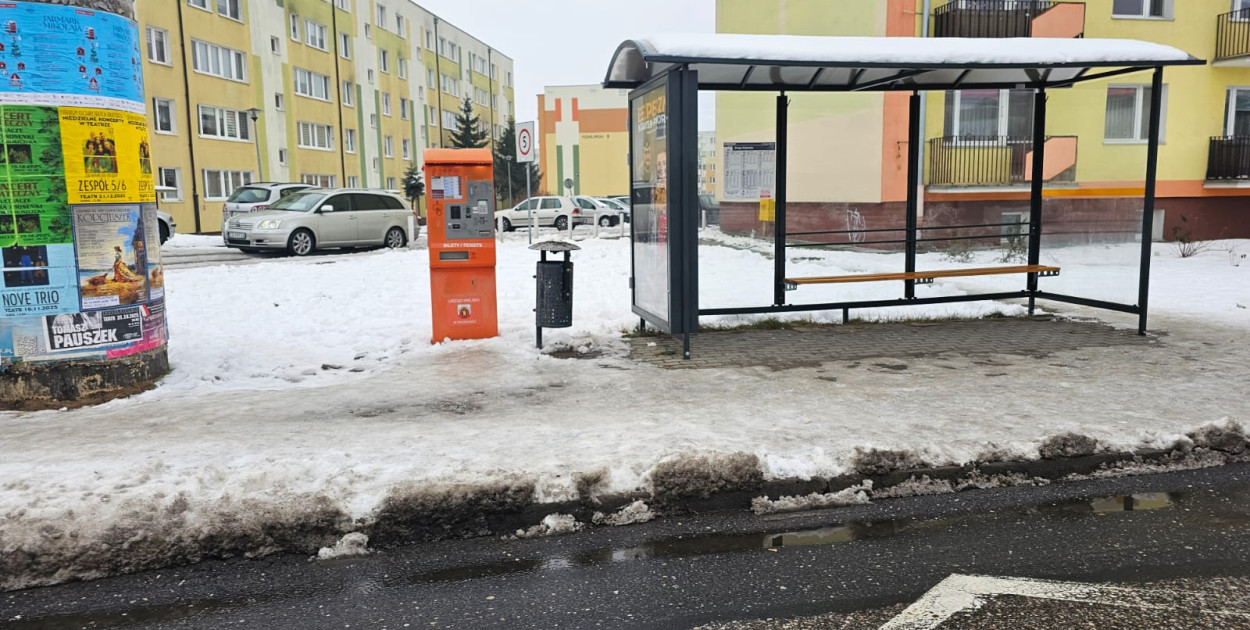Lodowisko pod nogami grudziądzan. Przystanki i miejskie chodniki to tor przeszkód