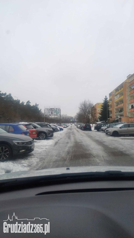 Lodowisko pod nogami grudziądzan. Przystanki i miejskie chodniki to tor przeszkód