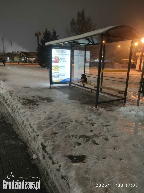 Lodowisko pod nogami grudziądzan. Przystanki i miejskie chodniki to tor przeszkód