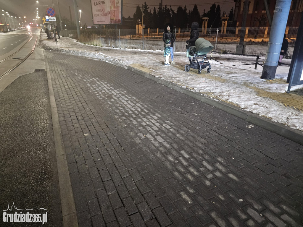 Lodowisko pod nogami grudziądzan. Przystanki i miejskie chodniki to tor przeszkód