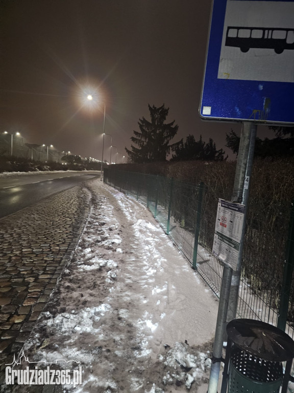 Lodowisko pod nogami grudziądzan. Przystanki i miejskie chodniki to tor przeszkód