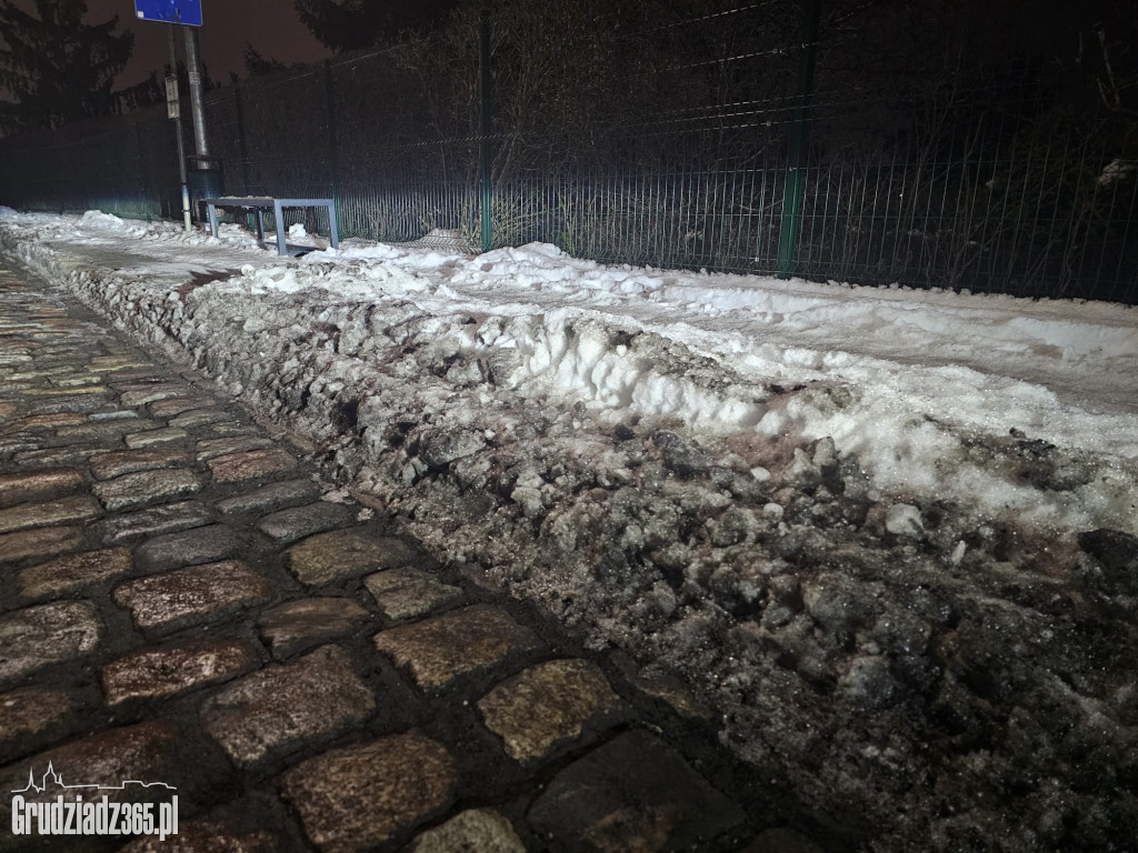 Lodowisko pod nogami grudziądzan. Przystanki i miejskie chodniki to tor przeszkód