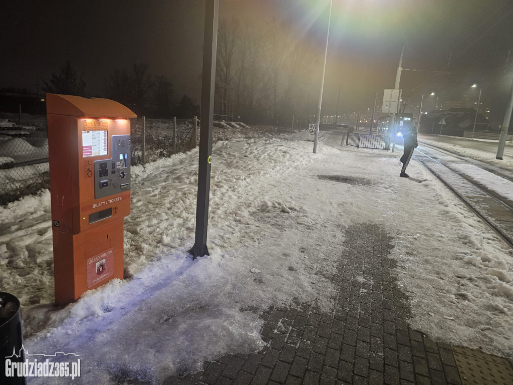 Lodowisko pod nogami grudziądzan. Przystanki i miejskie chodniki to tor przeszkód