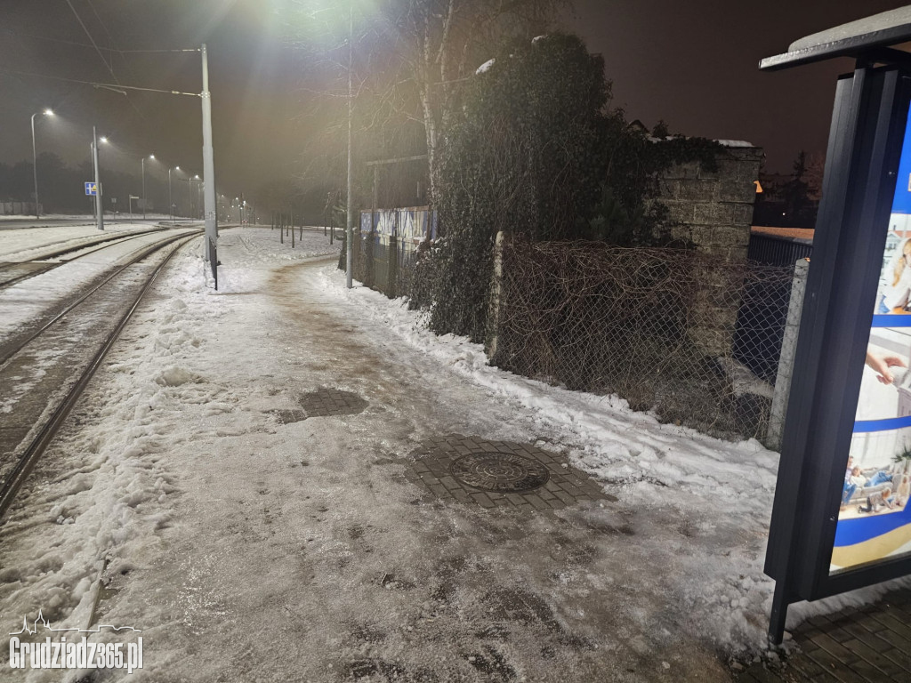 Lodowisko pod nogami grudziądzan. Przystanki i miejskie chodniki to tor przeszkód