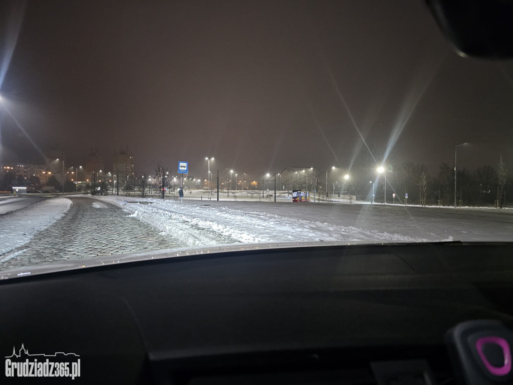 Lodowisko pod nogami grudziądzan. Przystanki i miejskie chodniki to tor przeszkód
