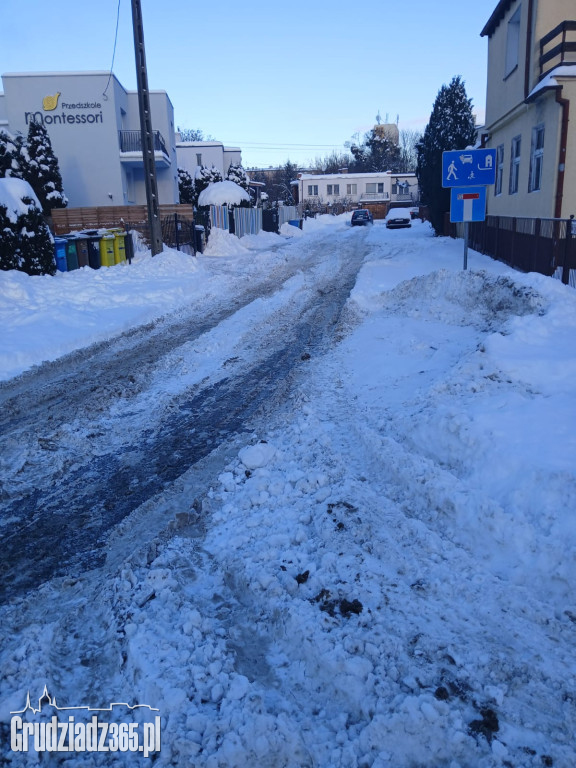 Grudziądz: Prezydent robi „orzełki”, a miasto tonie w zaspach. Radny Sarnowski odpowiada w nietypowy sposób