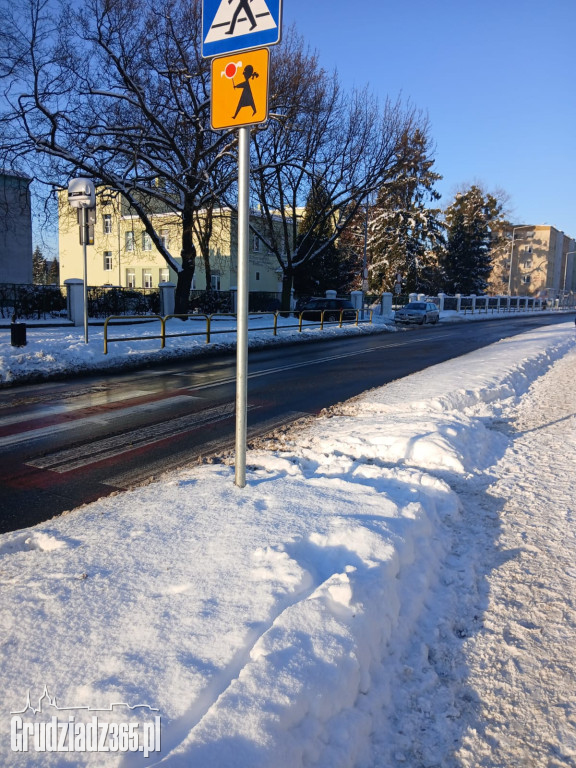 Grudziądz: Prezydent robi „orzełki”, a miasto tonie w zaspach. Radny Sarnowski odpowiada w nietypowy sposób