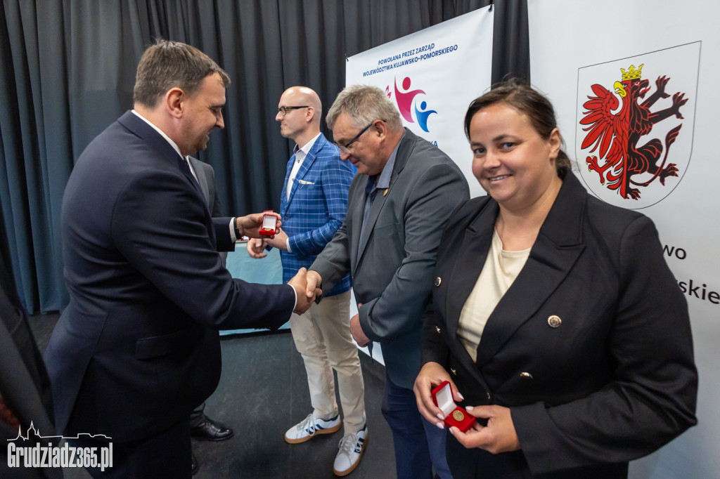 Sołtysi z powiatu grudziądzkiego wyróżnieni odznakami honorowymi