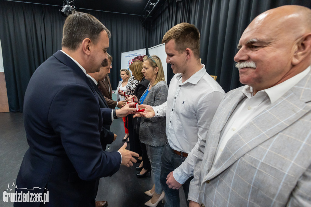Sołtysi z powiatu grudziądzkiego wyróżnieni odznakami honorowymi
