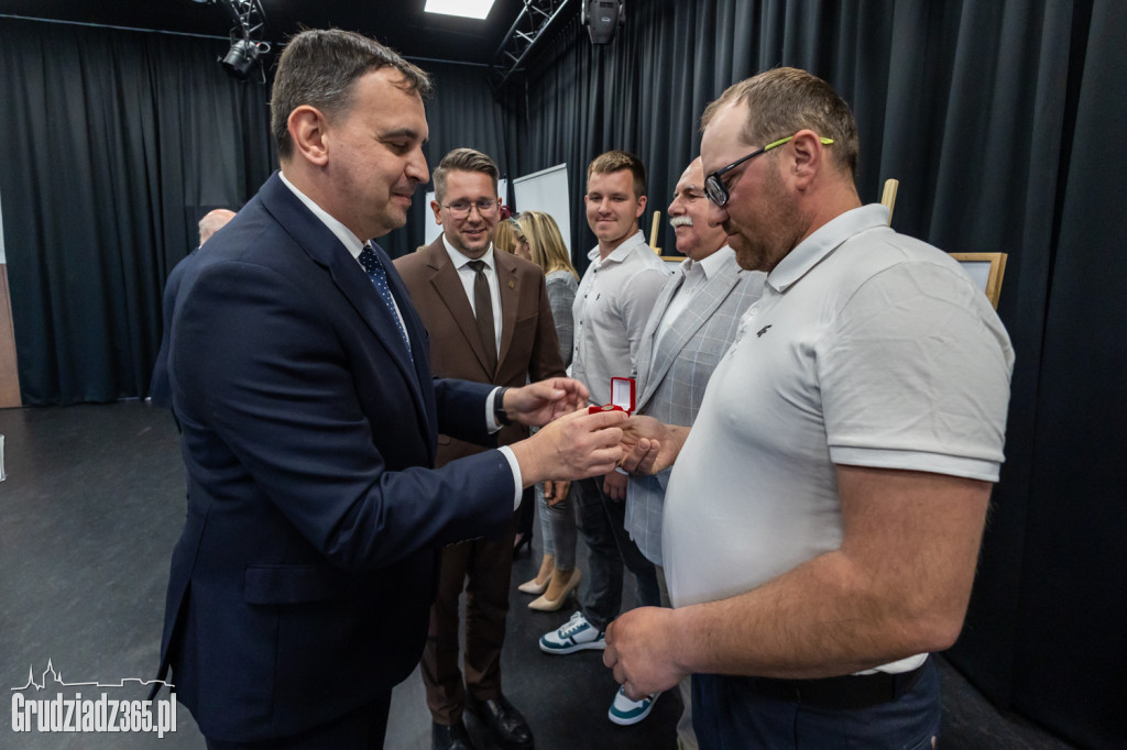 Sołtysi z powiatu grudziądzkiego wyróżnieni odznakami honorowymi