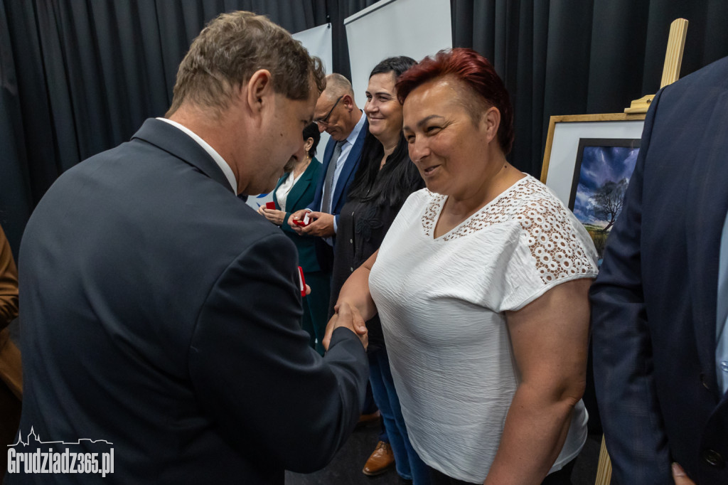 Sołtysi z powiatu grudziądzkiego wyróżnieni odznakami honorowymi