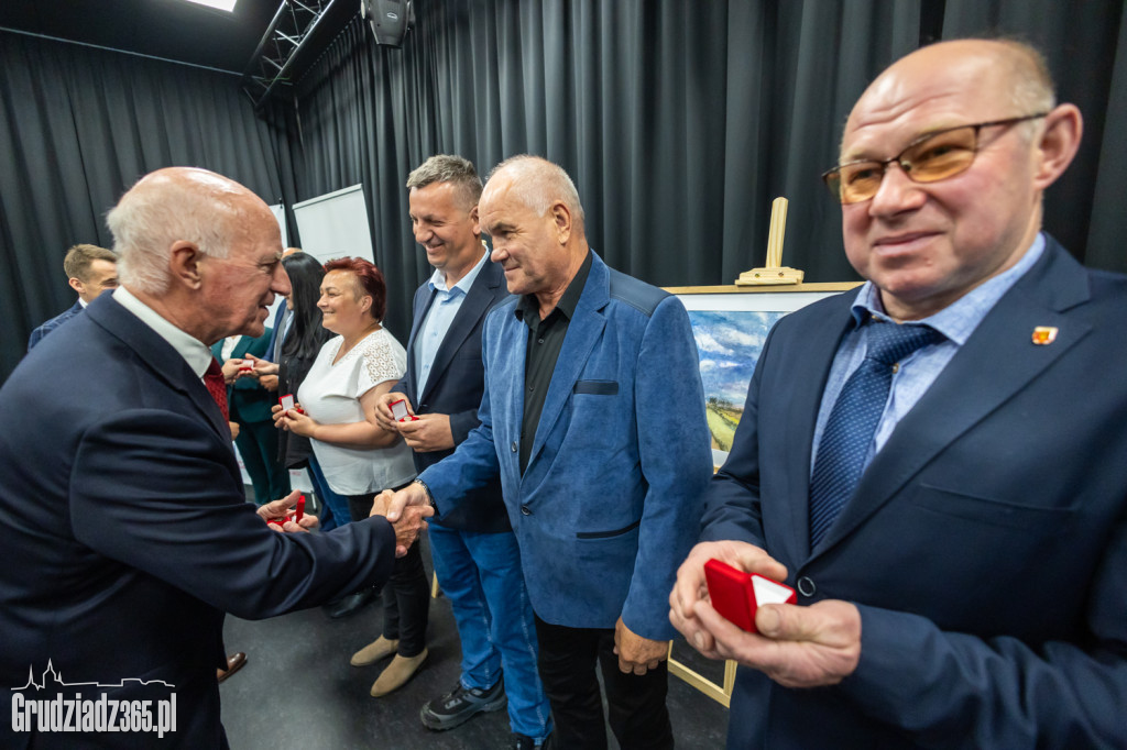 Sołtysi z powiatu grudziądzkiego wyróżnieni odznakami honorowymi