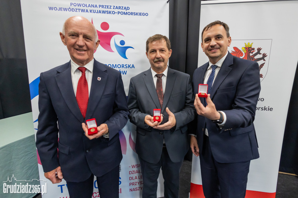 Sołtysi z powiatu grudziądzkiego wyróżnieni odznakami honorowymi