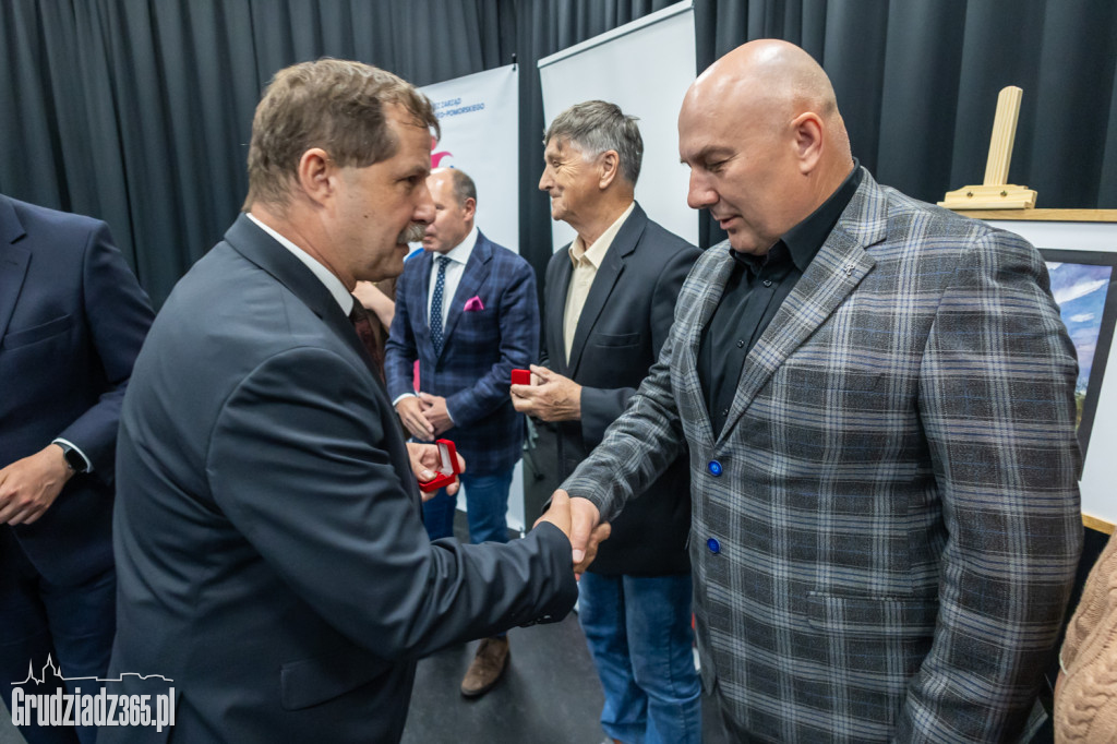 Sołtysi z powiatu grudziądzkiego wyróżnieni odznakami honorowymi