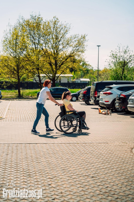 Wings for Life w Grudziądzu: Dawid w egzoszkielecie i kibice GKM-u na trasie