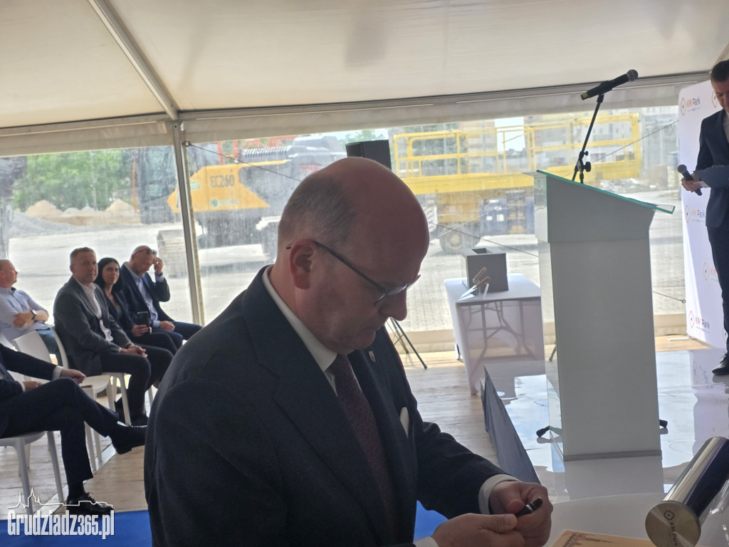 Nowoczesny park handlowy zastąpi dawnego Reala. Wmurowano kamień węgielny pod KM Park IMSO