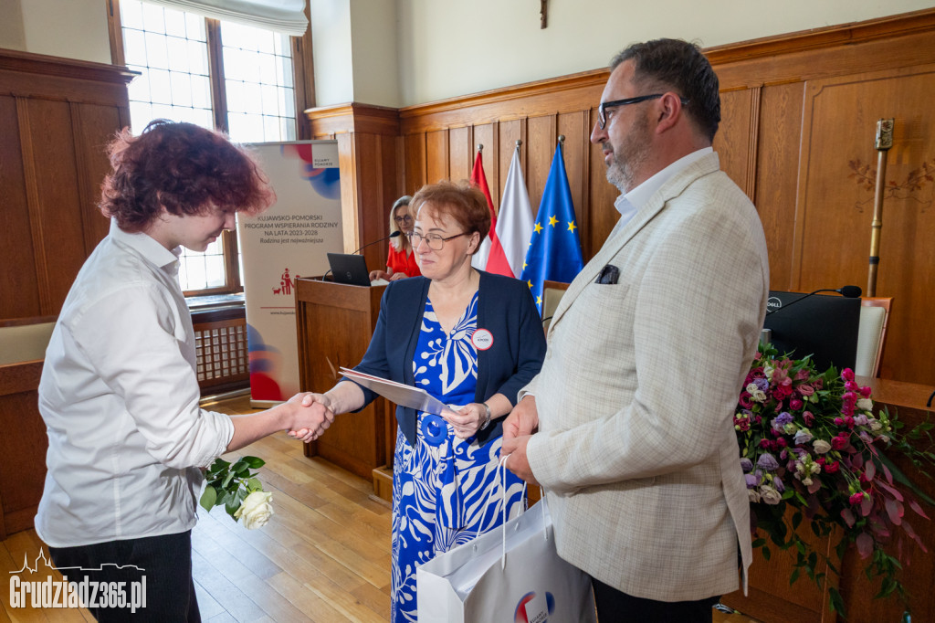 Uczennica z Grudziądza laureatką wojewódzkiego konkursu na Dzień Ojca!