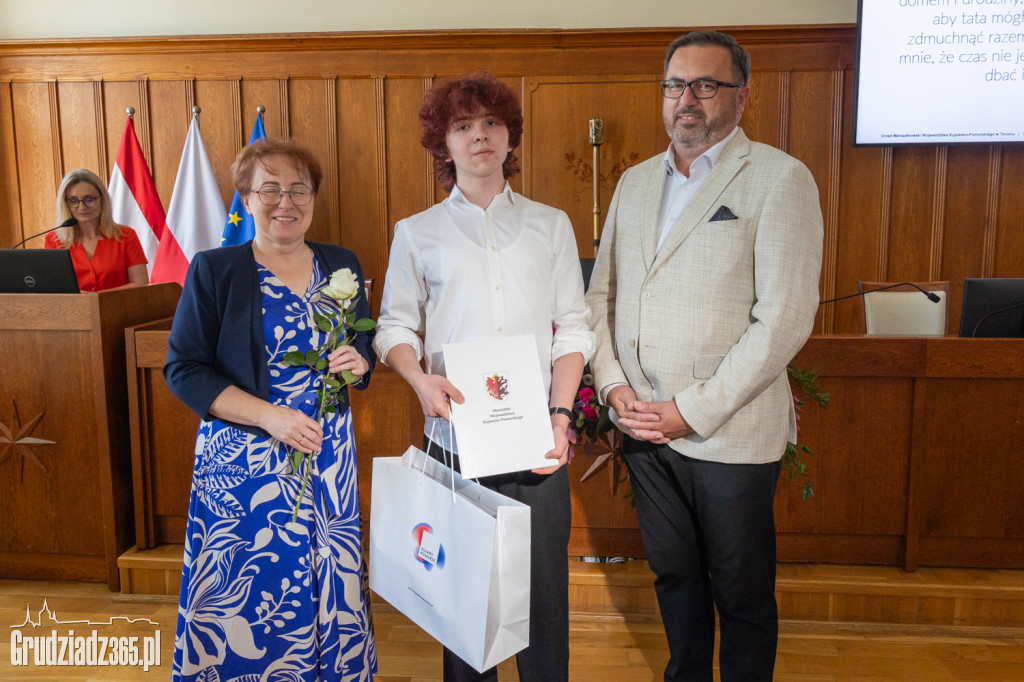 Uczennica z Grudziądza laureatką wojewódzkiego konkursu na Dzień Ojca!