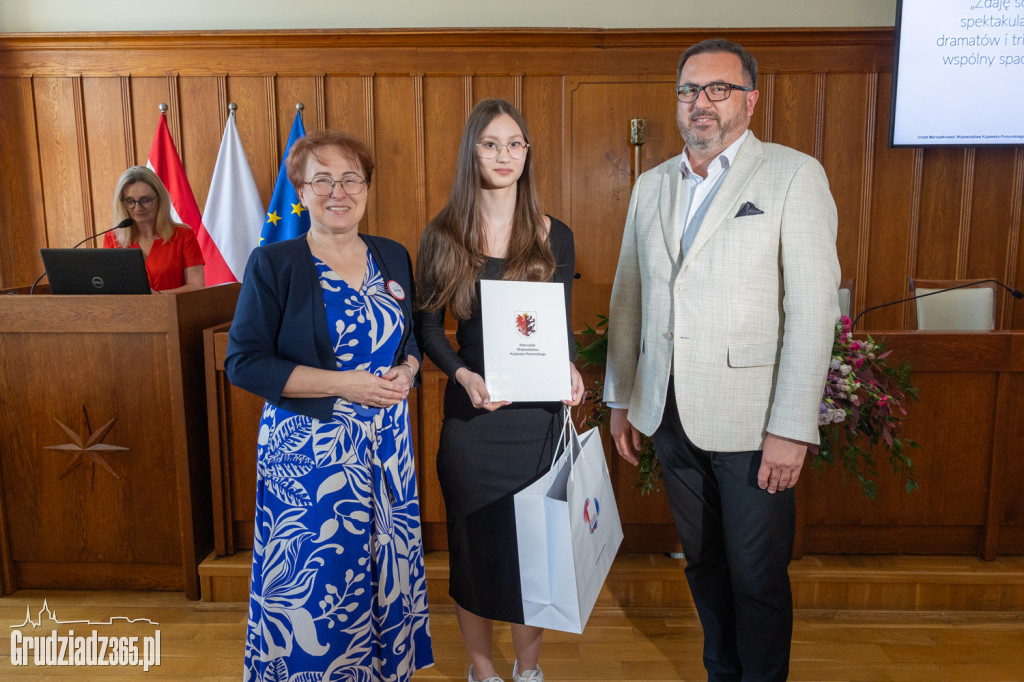 Uczennica z Grudziądza laureatką wojewódzkiego konkursu na Dzień Ojca!