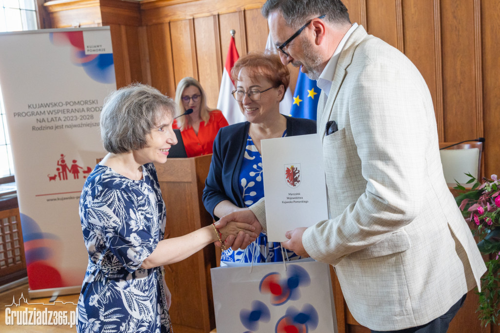 Uczennica z Grudziądza laureatką wojewódzkiego konkursu na Dzień Ojca!