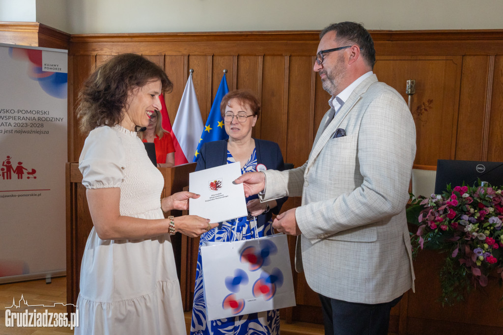 Uczennica z Grudziądza laureatką wojewódzkiego konkursu na Dzień Ojca!