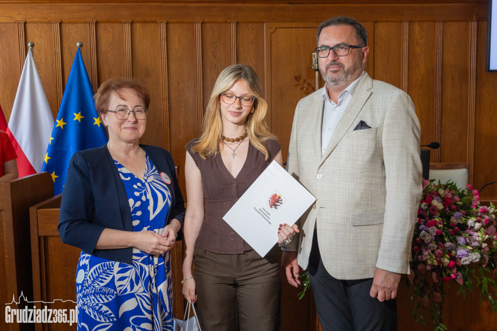 Uczennica z Grudziądza laureatką wojewódzkiego konkursu na Dzień Ojca!