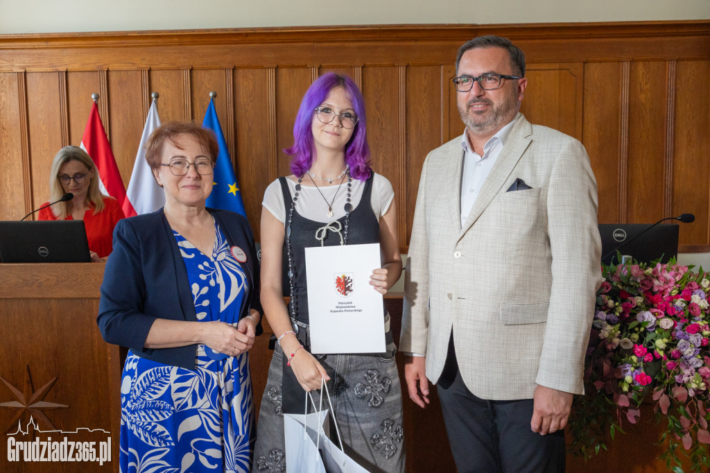 Uczennica z Grudziądza laureatką wojewódzkiego konkursu na Dzień Ojca!