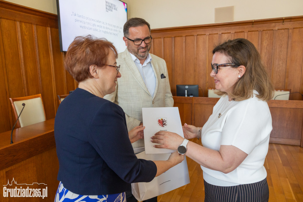 Uczennica z Grudziądza laureatką wojewódzkiego konkursu na Dzień Ojca!