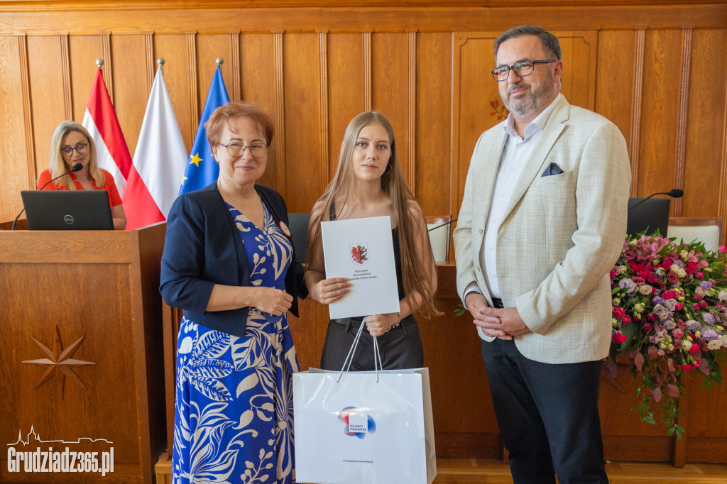 Uczennica z Grudziądza laureatką wojewódzkiego konkursu na Dzień Ojca!