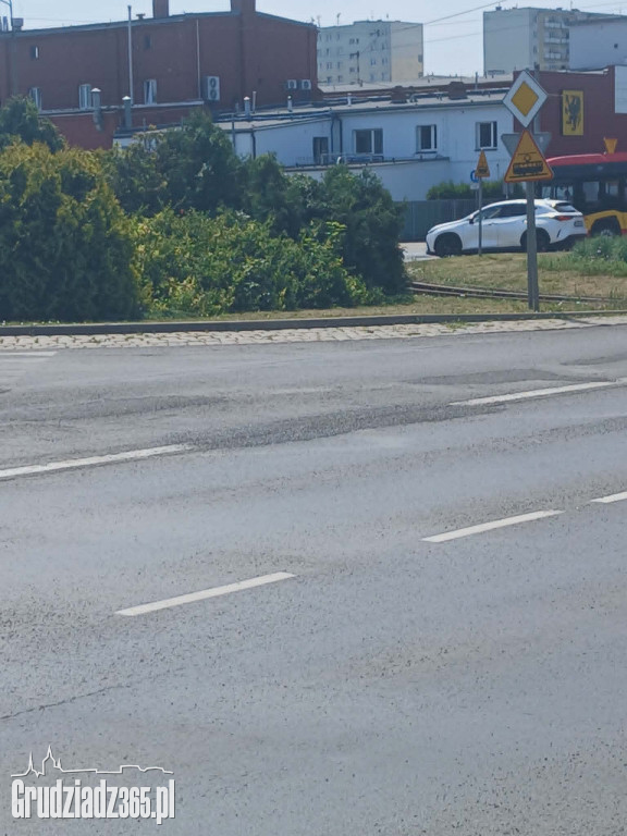 Grudziądz: Najpierw malują pasy, potem lepią dziury. Mieszkańcy i radny łapią się za głowy