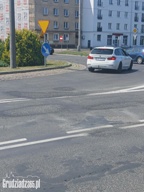 Grudziądz: Najpierw malują pasy, potem lepią dziury. Mieszkańcy i radny łapią się za głowy