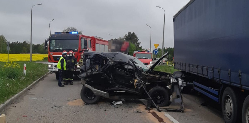Grudziądz-Kwidzyn. Samochód osobowy zmiażdżony między dwiema ciężarówkami 