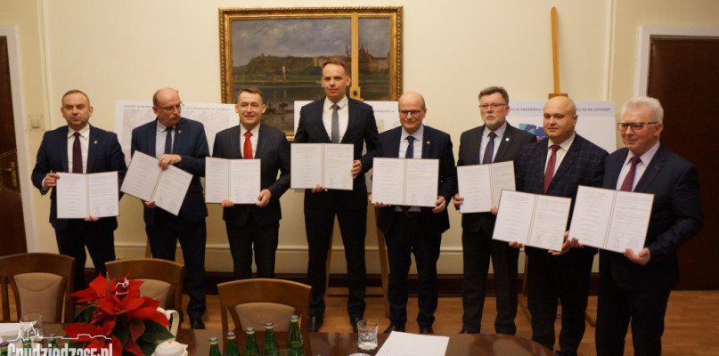 13 grudnia 2019r. Podpisanie porozumienia o współpracy między gminami. Jeden z punktów dotyczył przebiegu trasy S5