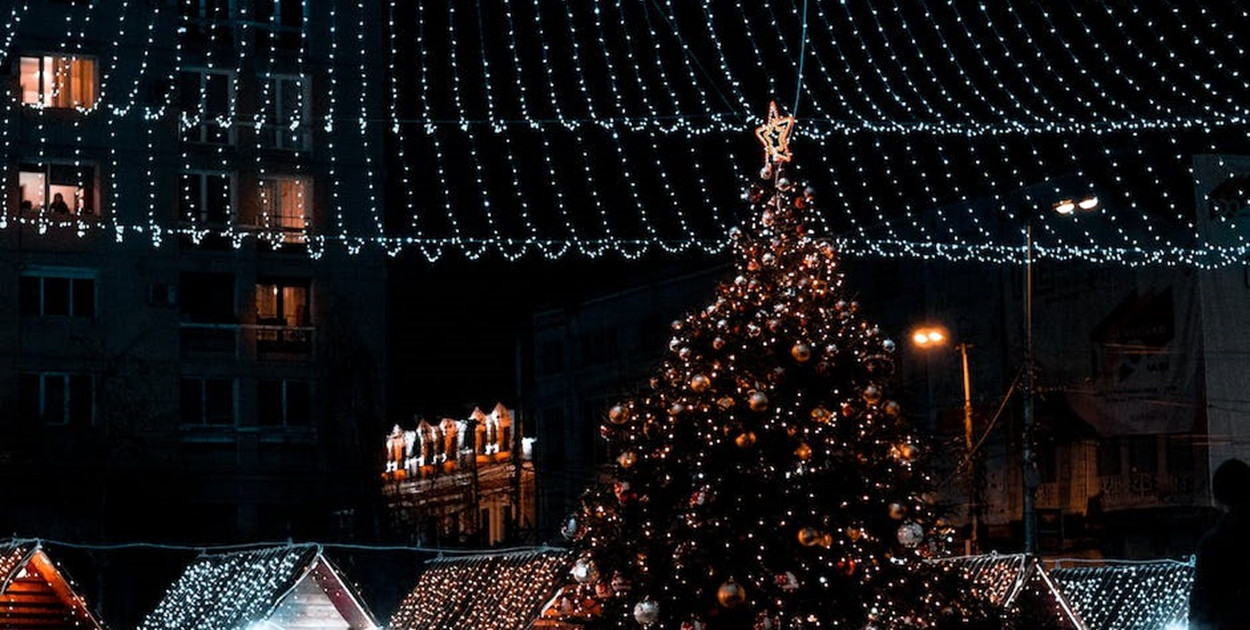 Iluminacje świąteczne i dekoracje zewnętrzne dla przestrzeni miejskiej -jak wybrać
